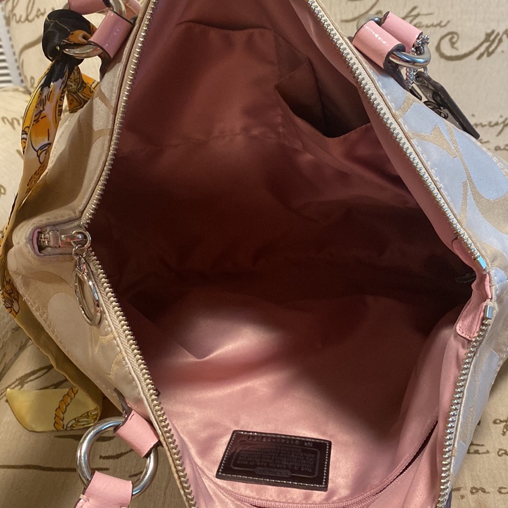 Coach - Picture 6 of 9